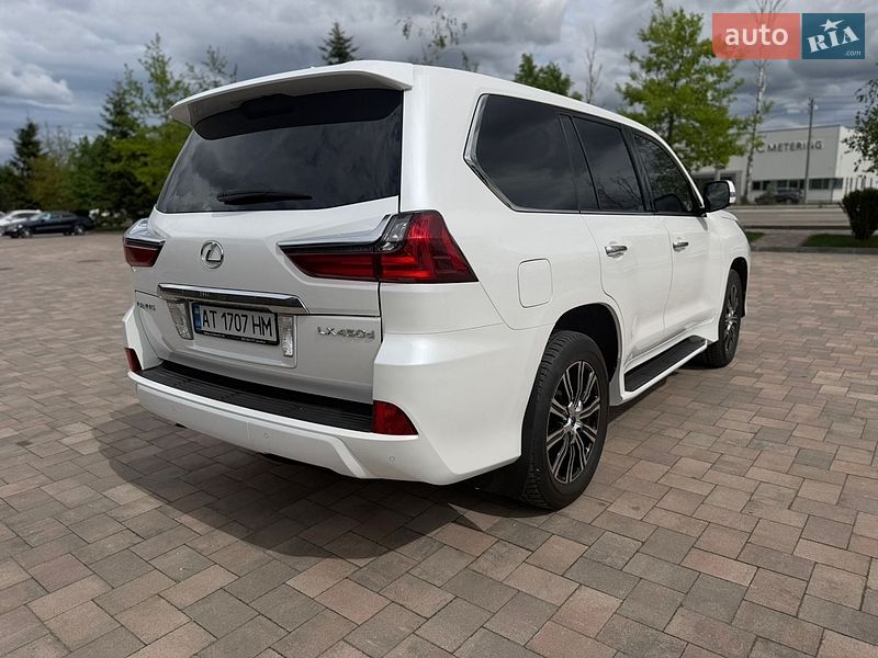 Позашляховик / Кросовер Lexus LX 2016 в Івано-Франківську