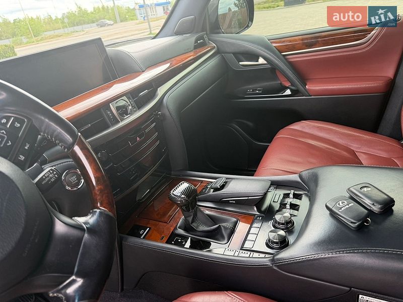 Позашляховик / Кросовер Lexus LX 2016 в Івано-Франківську