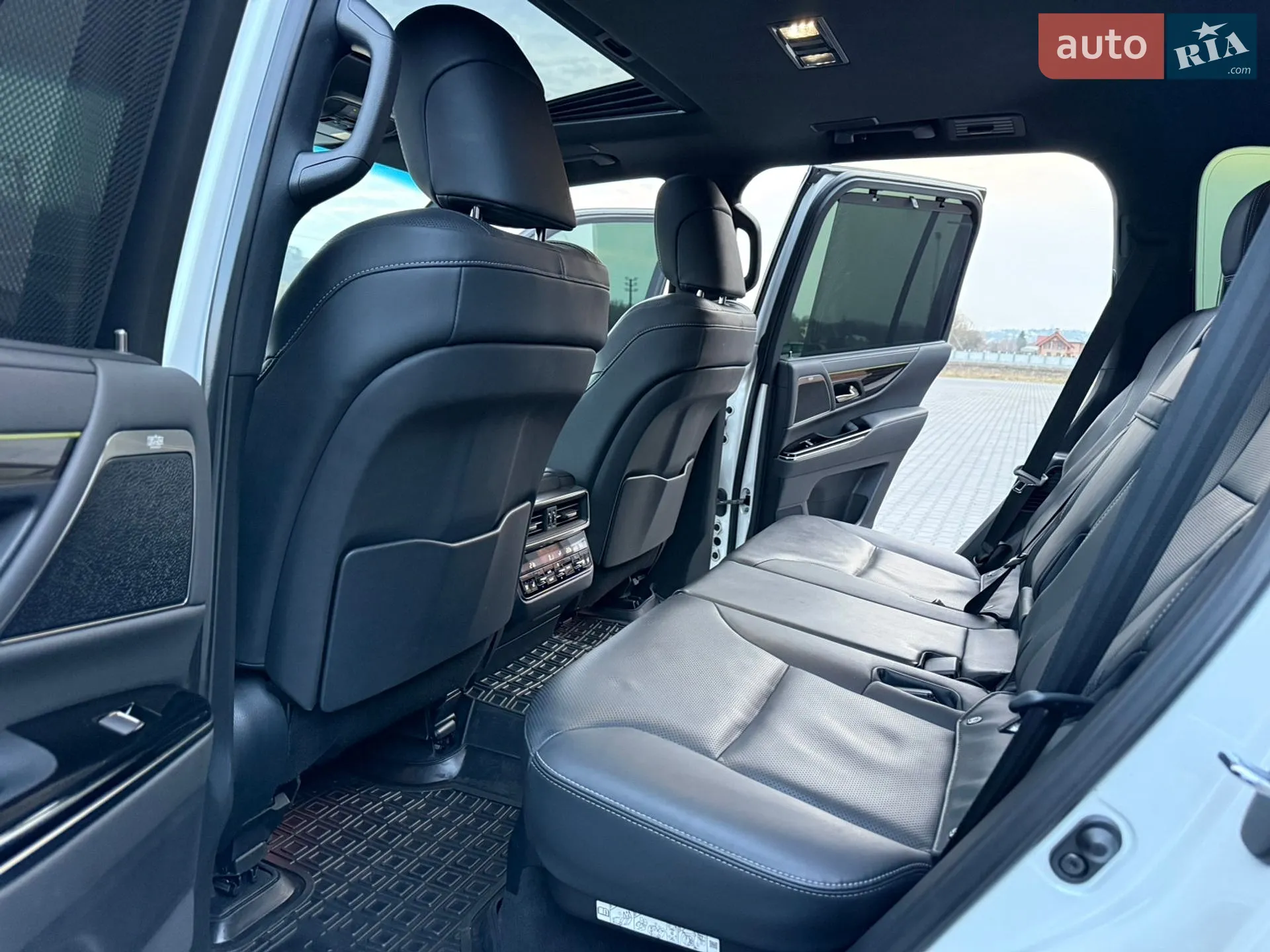 2022 Lexus LX - мініатюра 16