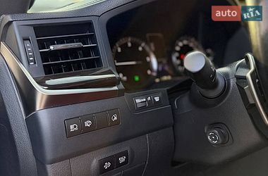 Позашляховик / Кросовер Lexus LX 2017 в Дніпрі