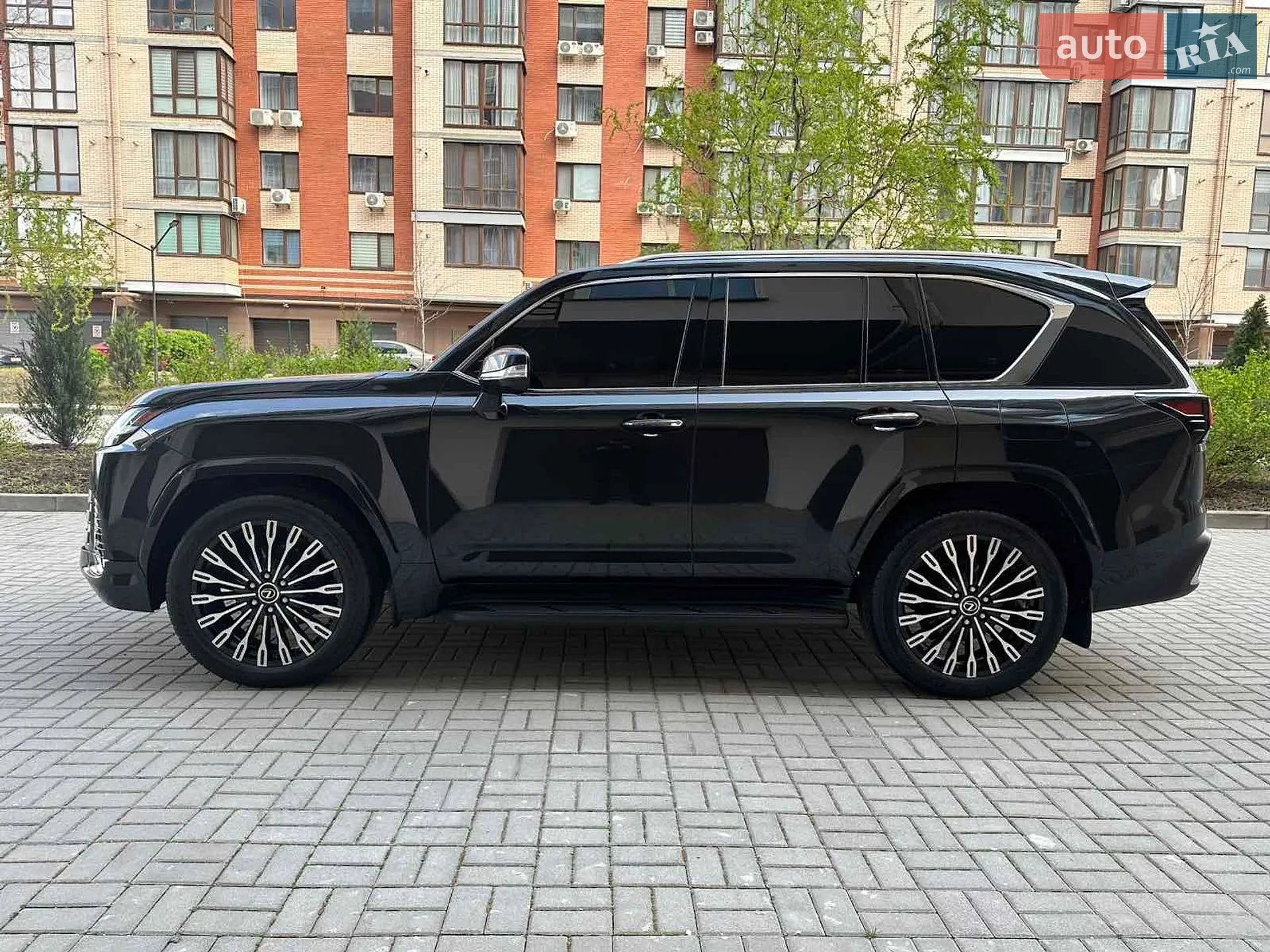 2023 Lexus LX - фото 1