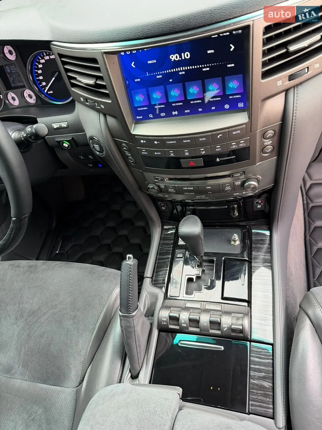 2010 Lexus LX - мініатюра 29