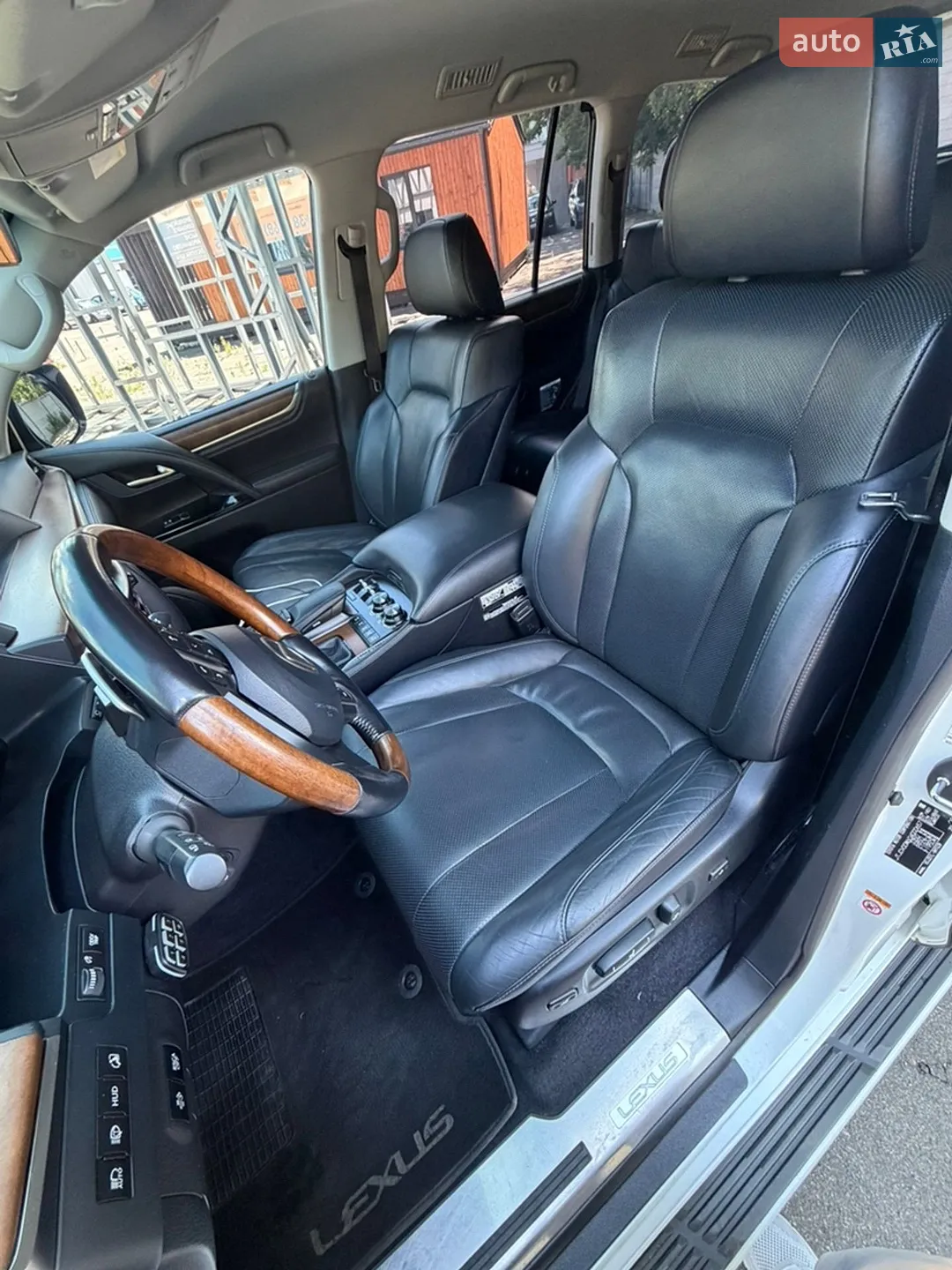2015 Lexus LX - мініатюра 8