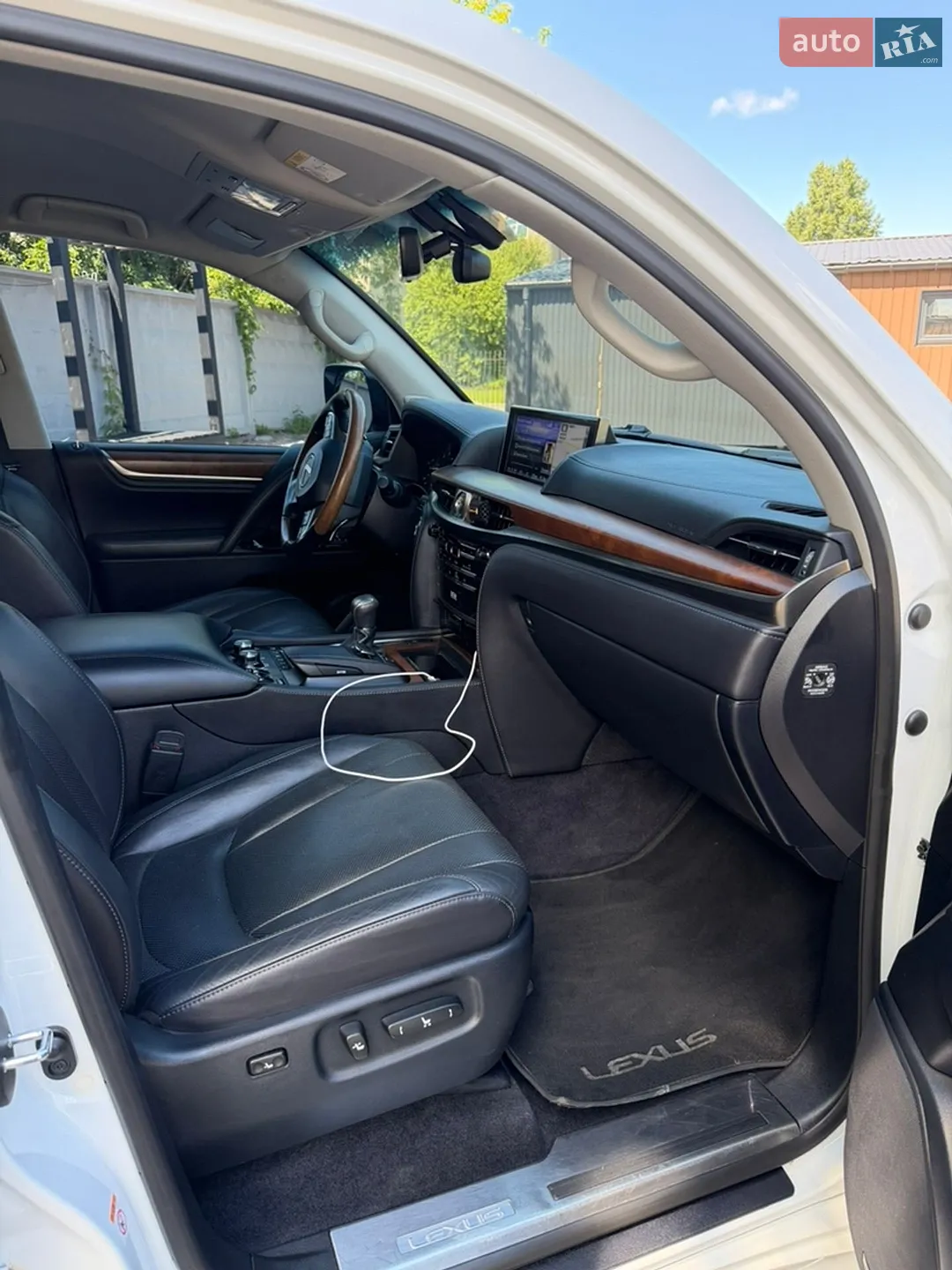 2015 Lexus LX - мініатюра 13