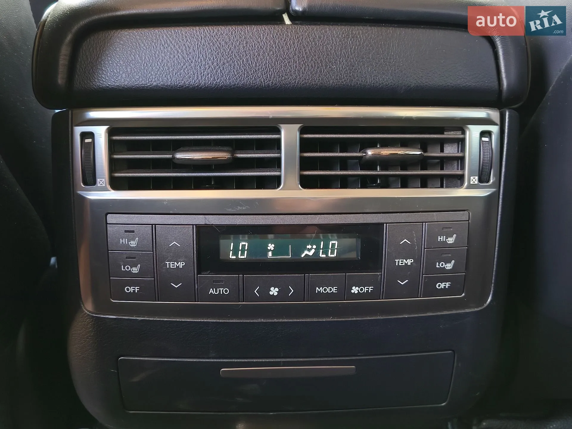 2011 Lexus LX - мініатюра 22
