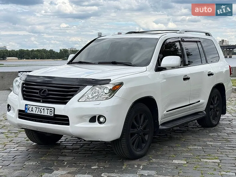Lexus LX