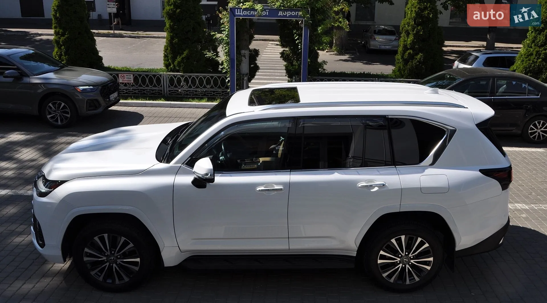 2022 Lexus LX - мініатюра 3