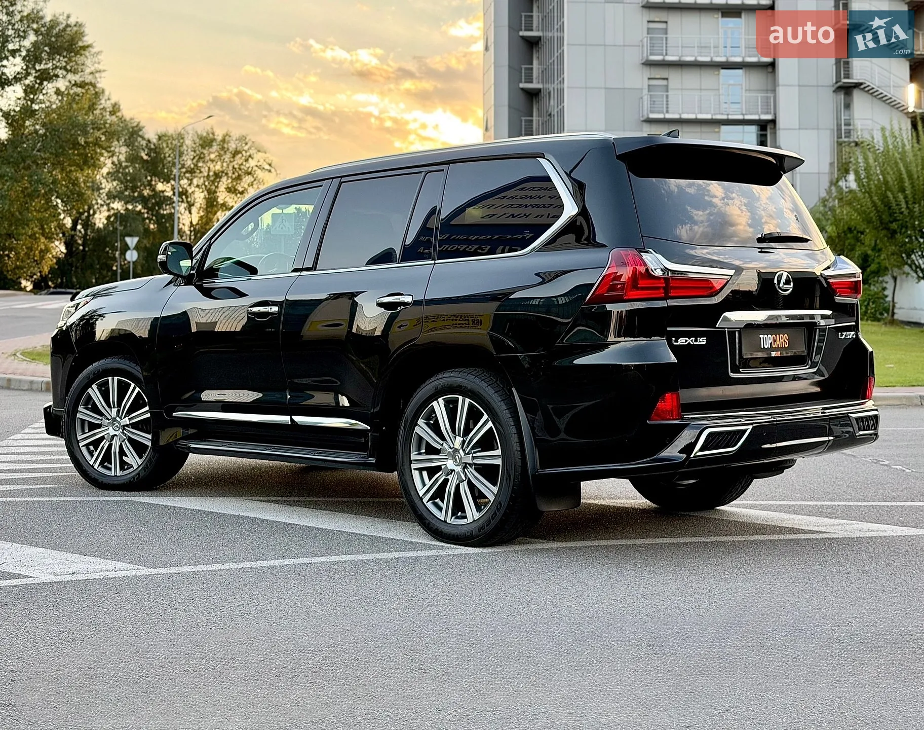 2016 Lexus LX - мініатюра 9