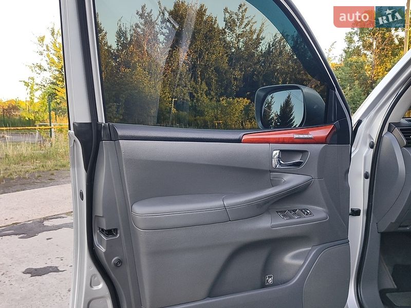 Позашляховик / Кросовер Lexus LX 2008 в Шептицькому