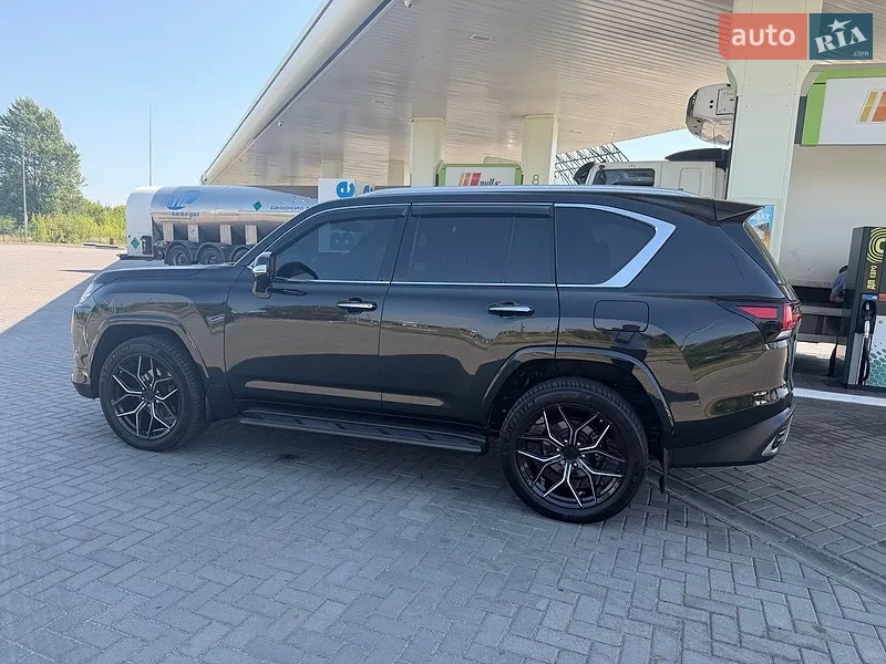 Lexus LX