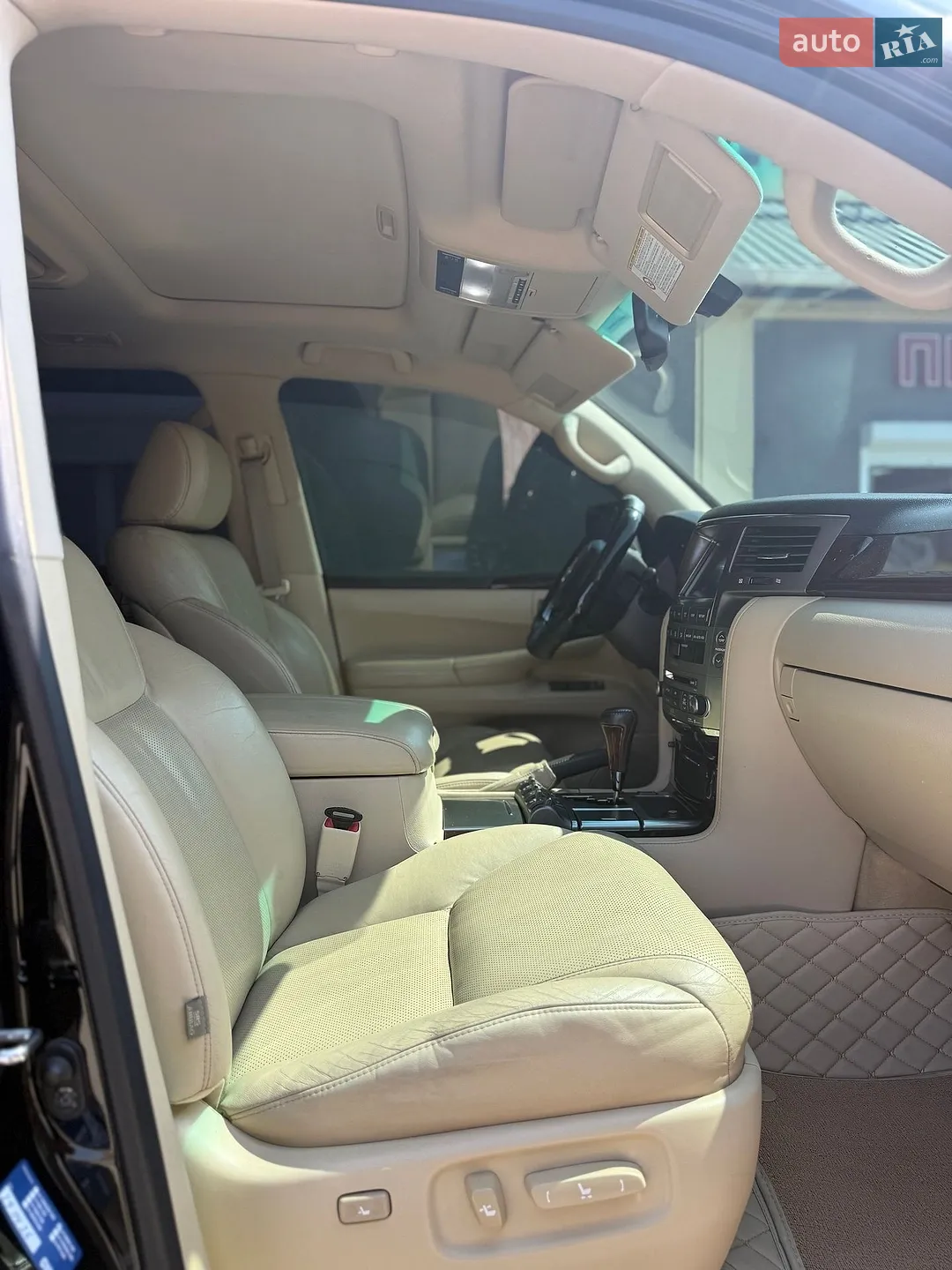 2010 Lexus LX - мініатюра 15