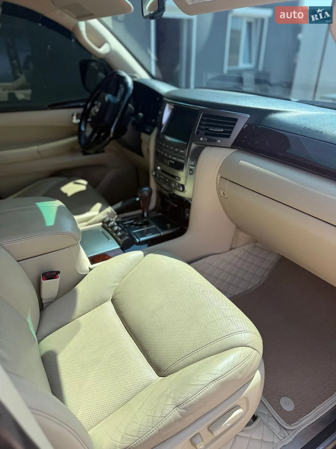 2010 Lexus LX - мініатюра 16