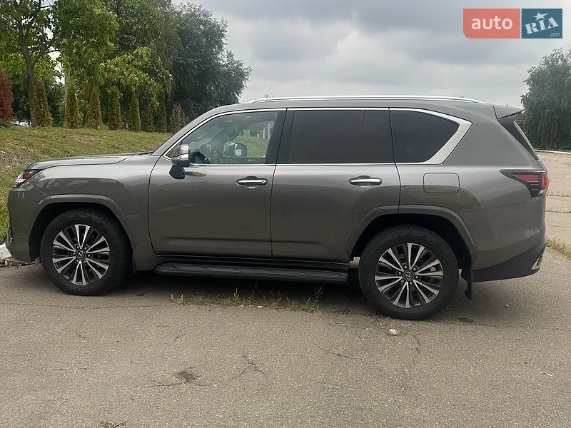 Lexus LX