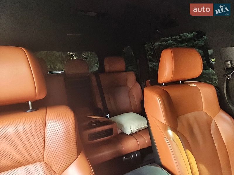 Позашляховик / Кросовер Lexus LX 2016 в Дніпрі