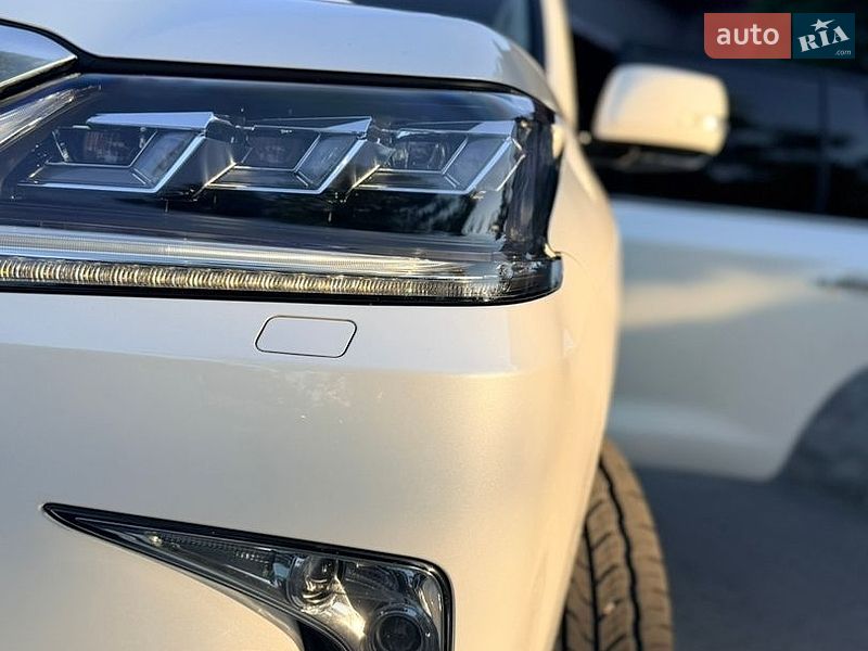 Позашляховик / Кросовер Lexus LX 2017 в Дніпрі