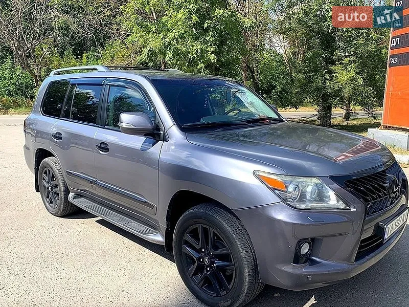 Lexus LX