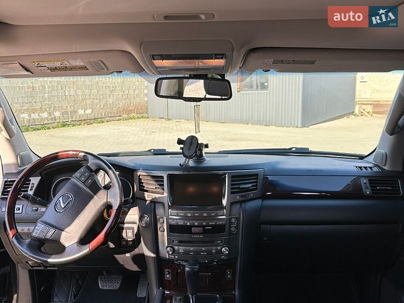 Внедорожник / Кроссовер Lexus LX 2011 в Мостиске