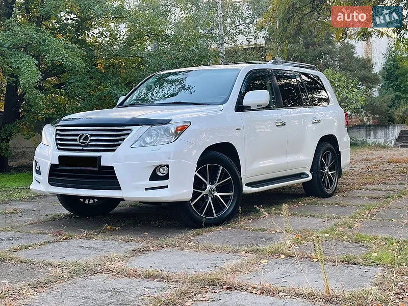 Lexus LX