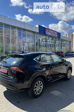 Внедорожник / Кроссовер Lexus NX 300h 2017 в Черкассах