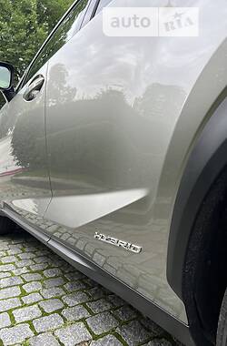 Позашляховик / Кросовер Lexus NX 2019 в 