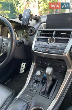 Позашляховик / Кросовер Lexus NX 2014 в 
