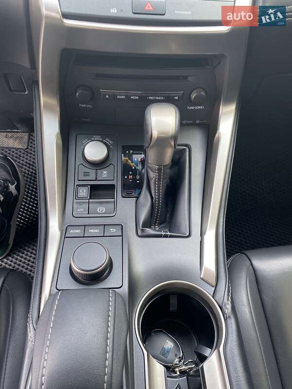 Позашляховик / Кросовер Lexus NX 2017 в Кропивницькому
