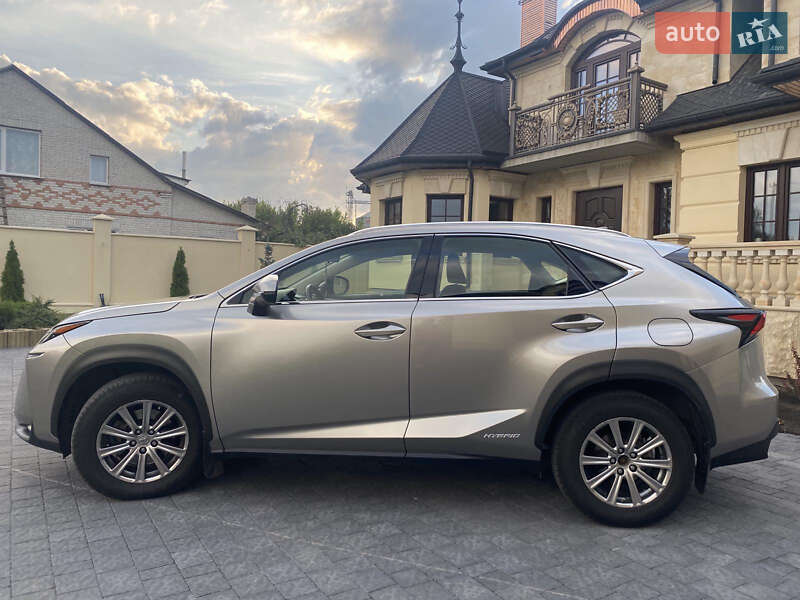 Внедорожник / Кроссовер Lexus NX 2015 в Сокале