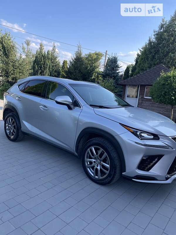 Позашляховик / Кросовер Lexus NX 2016 в Запоріжжі
