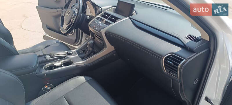 Внедорожник / Кроссовер Lexus NX 2015 в Днепре