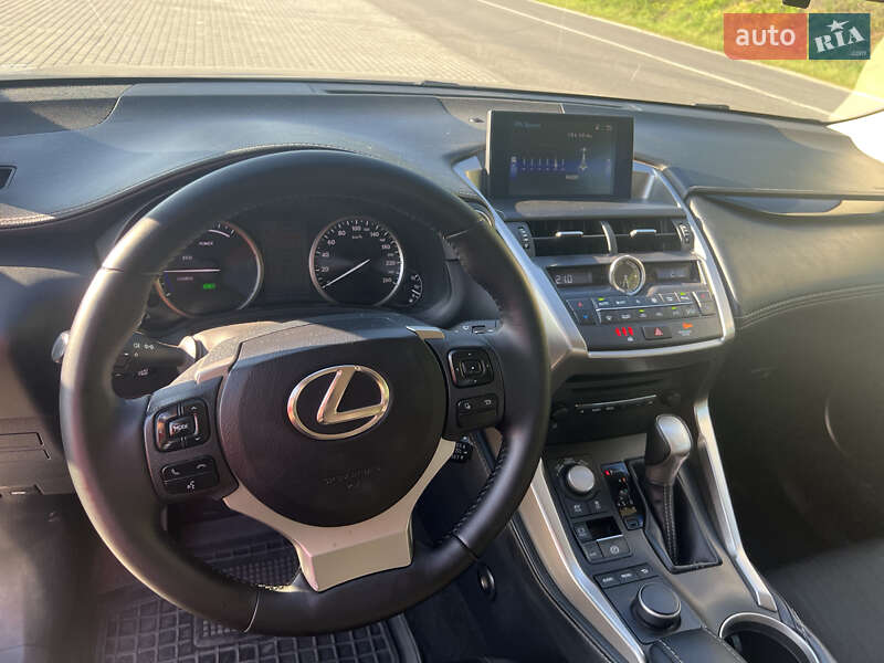 Внедорожник / Кроссовер Lexus NX 2016 в Тернополе