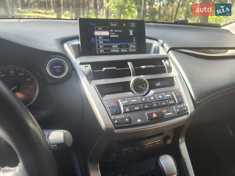 Позашляховик / Кросовер Lexus NX 2015 в Чернігові