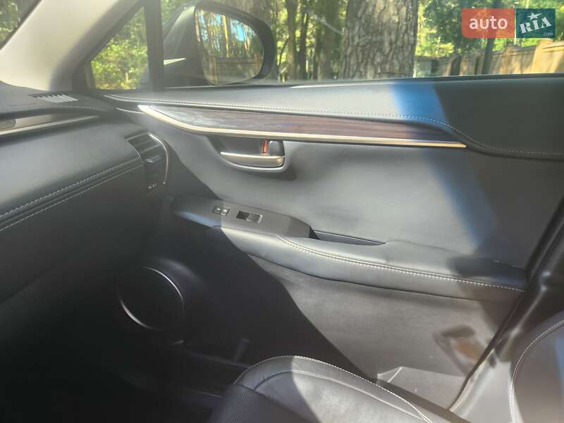 Позашляховик / Кросовер Lexus NX 2015 в Чернігові