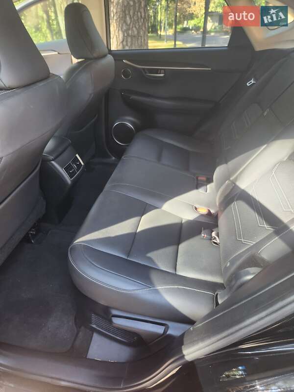 Позашляховик / Кросовер Lexus NX 2015 в Чернігові