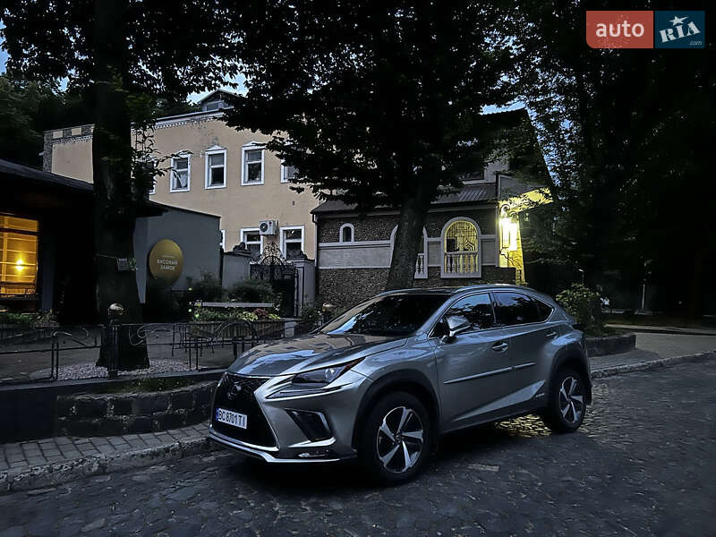 Lexus NX 2021