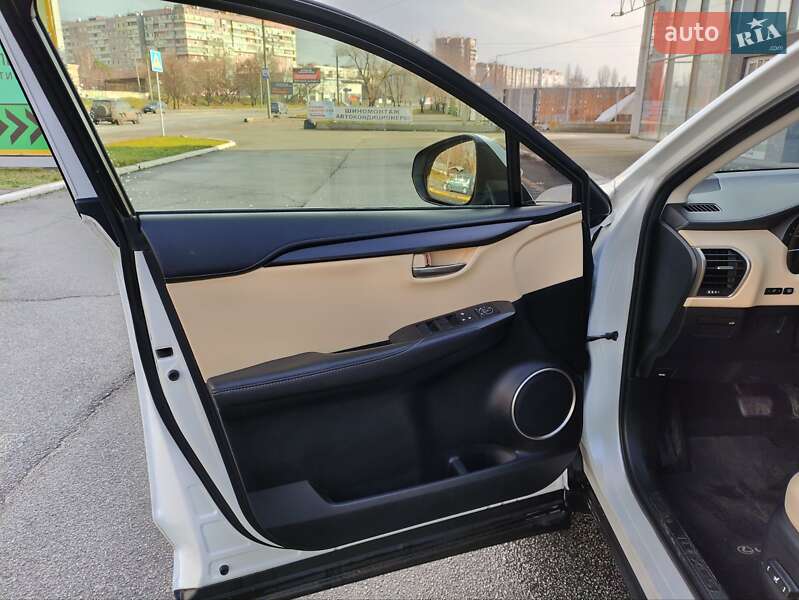 Внедорожник / Кроссовер Lexus NX 2016 в Запорожье