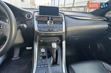 Позашляховик / Кросовер Lexus NX 2014 в 