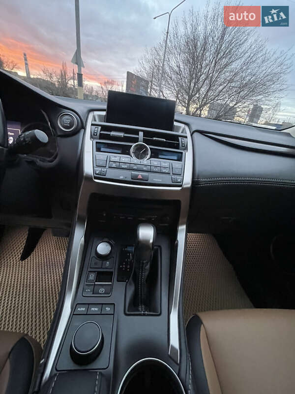 Позашляховик / Кросовер Lexus NX 2017 в Києві