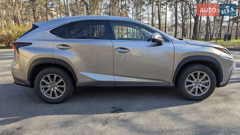 Позашляховик / Кросовер Lexus NX 2019 в 