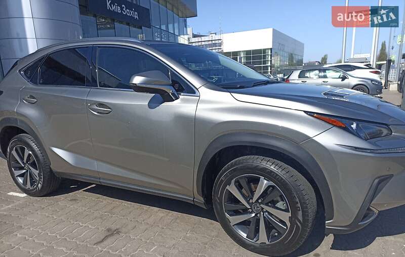 Lexus NX 2021