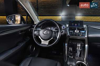 Позашляховик / Кросовер Lexus NX 2016 в 