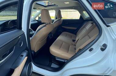 Позашляховик / Кросовер Lexus NX 2016 в 