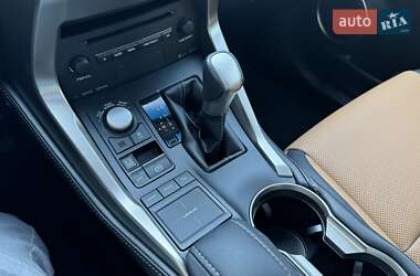 Позашляховик / Кросовер Lexus NX 2016 в 