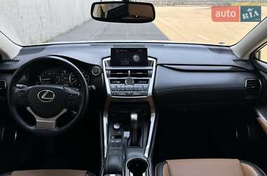 Позашляховик / Кросовер Lexus NX 2016 в 