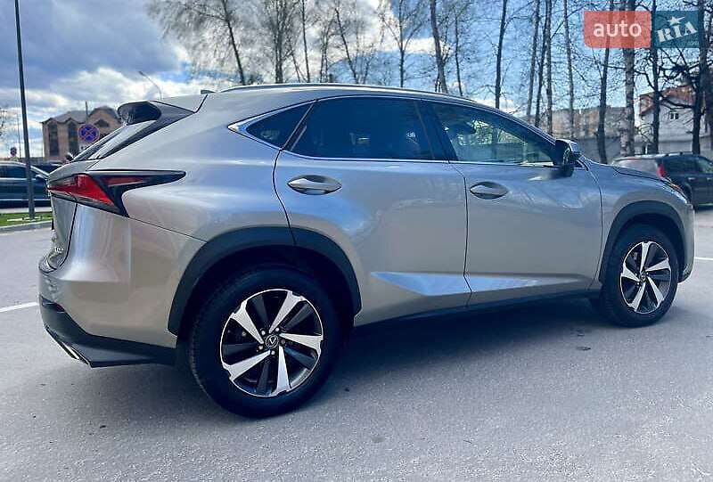 Позашляховик / Кросовер Lexus NX 2017 в Києві