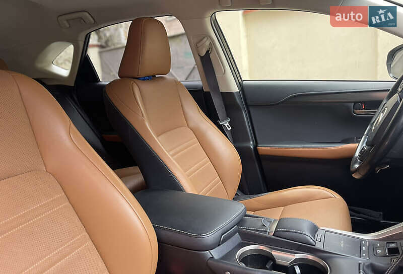 Позашляховик / Кросовер Lexus NX 2017 в Києві