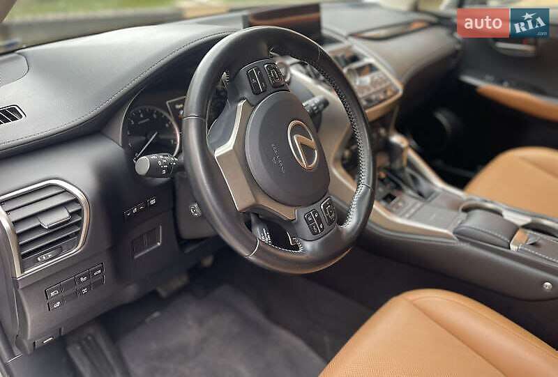 Позашляховик / Кросовер Lexus NX 2017 в Києві