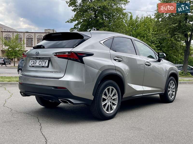 Позашляховик / Кросовер Lexus NX 2017 в Києві