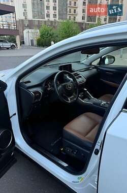 Внедорожник / Кроссовер Lexus NX 2018 в 