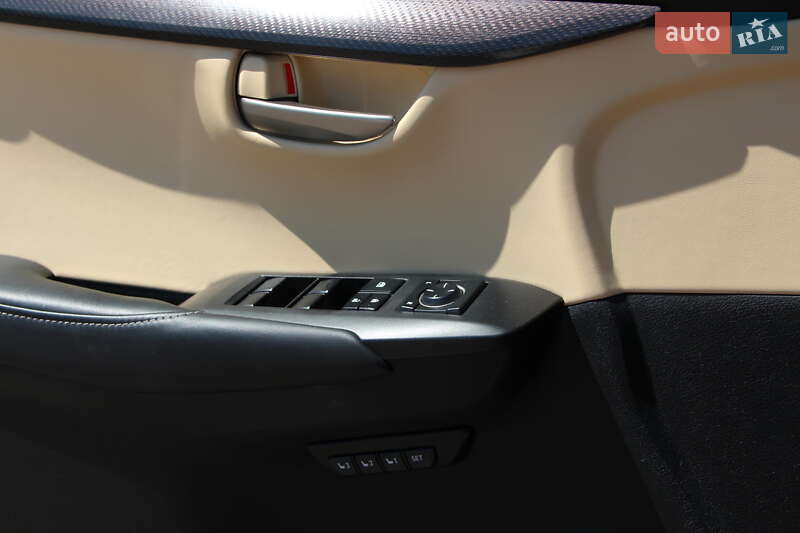 Внедорожник / Кроссовер Lexus NX 2015 в Одессе