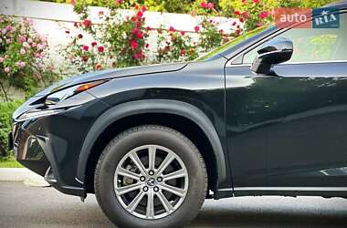 Позашляховик / Кросовер Lexus NX 2019 в 